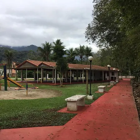 Casa em condômino, próxima à serra e ao mar-2